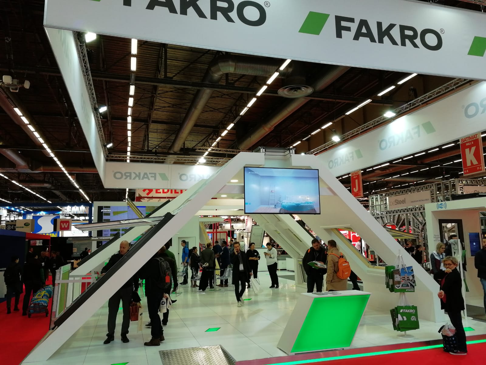 FAKRO（法克罗）-全球专业的斜屋顶天窗领导品牌  网址：www.fakro58.com  电话：400-666-1106